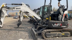 BobCat mini excavator E27